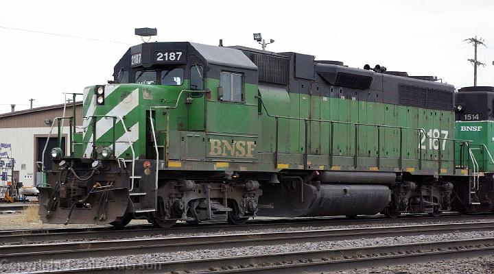 BNSF 2187 - GP38.JPG